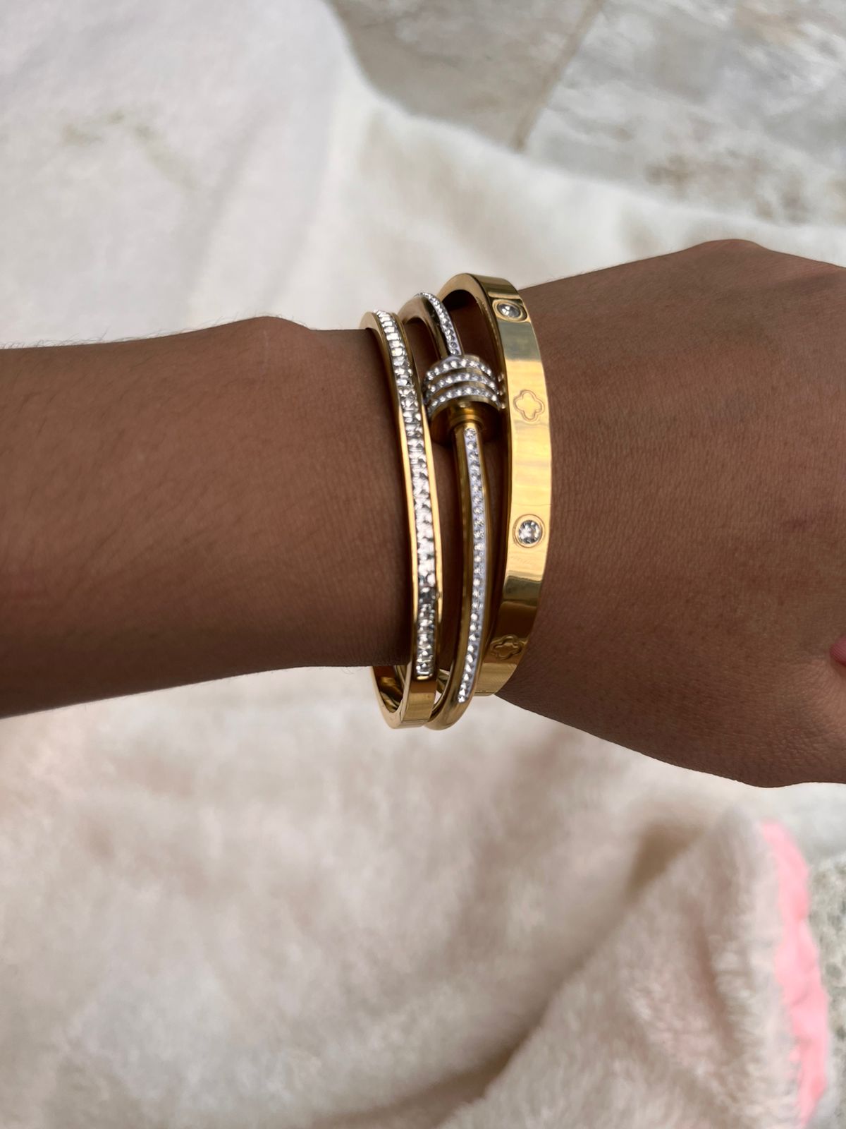 Set de Brazaletes Aurelia™ – Elegancia Dorada ✨